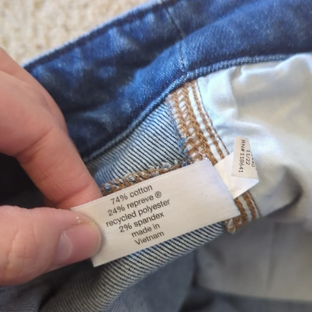 Lane Bryant  Distressed High Rise Skinny Curvy Fit Flex Magic Waistband Size 28